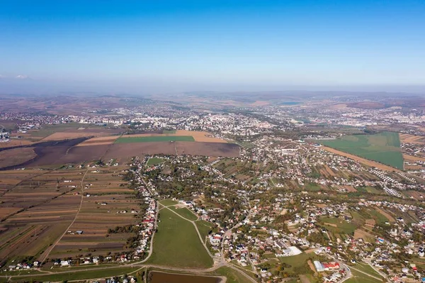 Eine Luftaufnahme Der Landwirtschaftlichen Flächen Auf Dem Land — Stockfoto