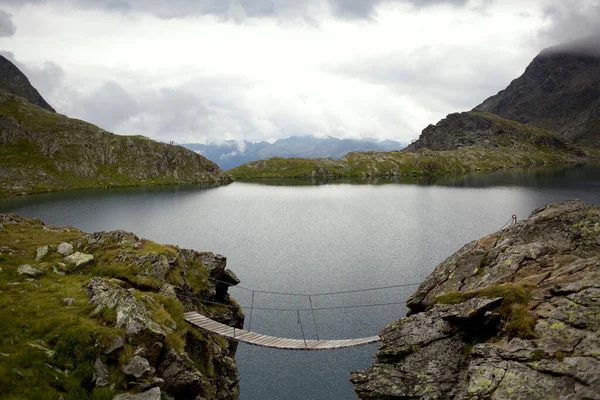 Tiro Tirar Fôlego Lago Wangenitzsee Ponte Que Liga Duas Partes — Fotografia de Stock