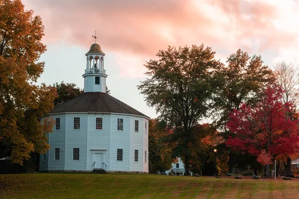 リッチモンドの秋のシーズンの旧丸教会 — ストック写真