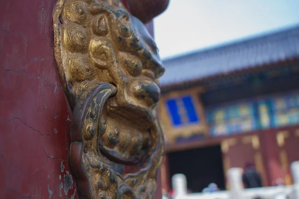 Batedor Porta Latão Chinês Tradicional Localizado Parque Temple Heaven Pequim — Fotografia de Stock