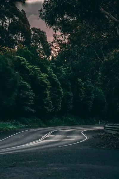 어두운 거리의 — 스톡 사진