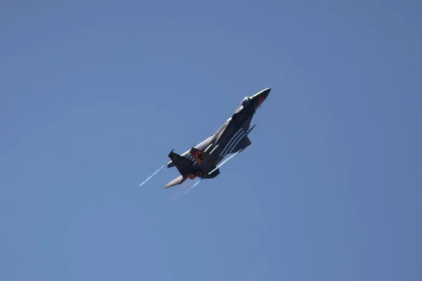 オレゴン州クラマスのキングスレイ飛行場の航空ショーでジェット戦闘機 — ストック写真
