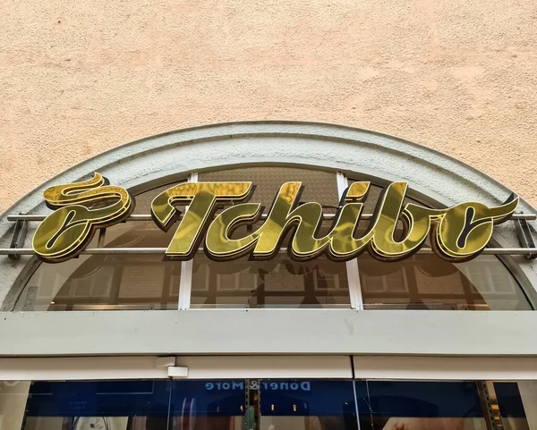 Gran Logotipo Dorado Compañía Café Tchibo Por Encima Entrada —  Fotos de Stock