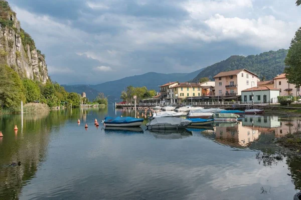 Vesnice Lavena Ponte Tresa Odrazy Jezeře Lugano Varese Lombardie Itálie — Stock fotografie