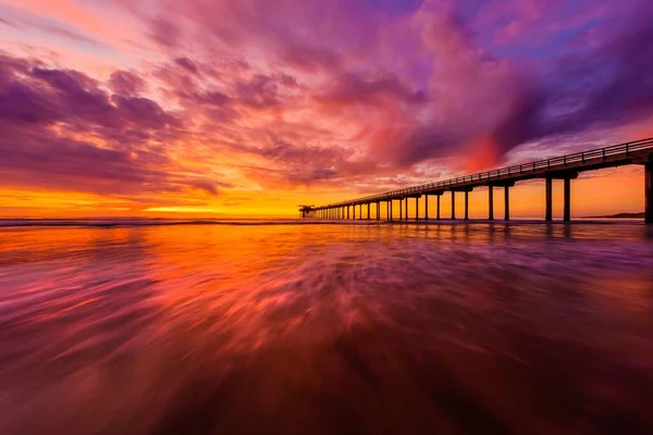 Док Красивое Закатное Небо — стоковое фото