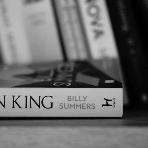 Függőleges Szürkeárnyalatú Közelkép Billy Summers Regény Stephen King — Stock Fotó