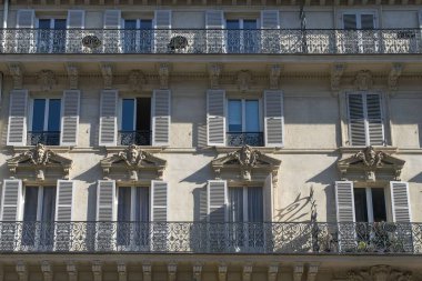 Paris, Daumesnil Bulvarı eski binalar, tipik cepheler ve pencereler