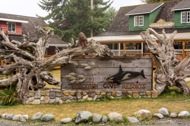 Vancouver Adası, British Columbia 'daki Telegraph Koyu' na hoş geldin tabelası.