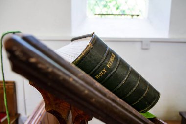 Kutsal İncil 'in yakın çekimi.