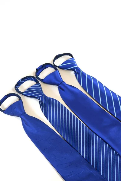 Plan Vertical Groupe Cravates Polyester Bleu Isolées Sur Fond Blanc — Photo
