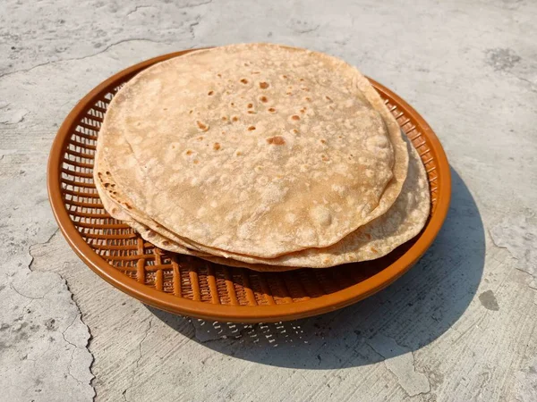 查帕蒂 也被称为Roti Rotli Safati Shabaati Phulka Chapo Gani和Roshi 用小麦粉在菜里做罗提 在印度每天吃 — 图库照片