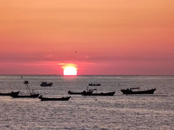 Beautiful Shot Boats Silhouettes Sailing Tranquil Sea Sunset — Stock Photo, Image
