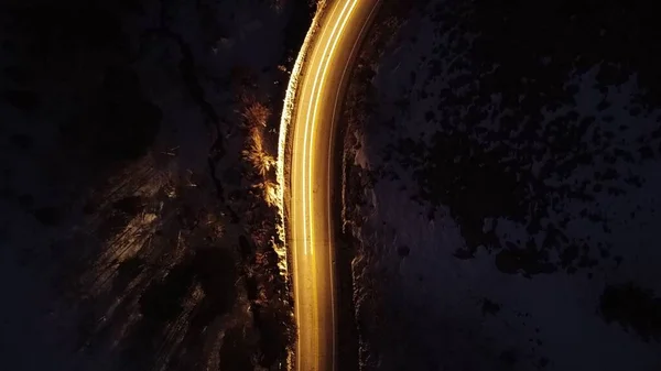 Fågelperspektiv Lång Landsväg Natten Med Lång Exponering Gul Bil Ljus — Stockfoto