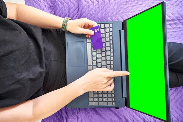 Top View Person Hands Pointing Green Screen Laptop Holding Bank — Stock Photo, Image