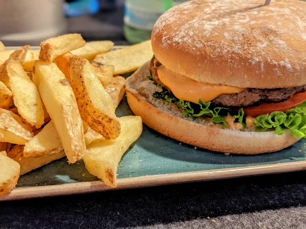 Closeup Delicious Hamburger Crispy Fries Tray Fast Food Restaurant — Stock Photo, Image