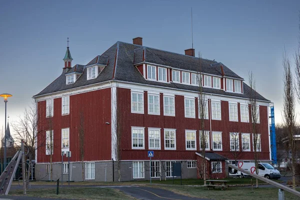 Eine Flache Ansicht Eines Historischen Gebäudes Bronnoysund Norwegen — Stockfoto