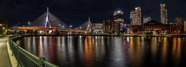 Uma Vista Panorâmica Ponte Zakim Noite Boston Massachusetts — Fotografia de Stock