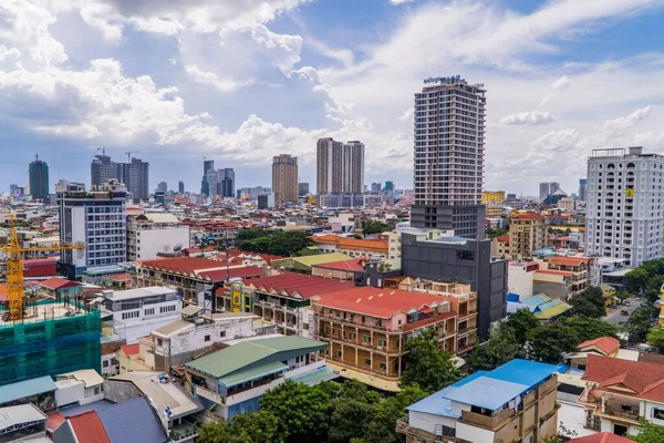 Vietnam Phnom Penh Şehrinin Bulutlu Bir Gökyüzü Altında Birçok Binanın — Stok fotoğraf