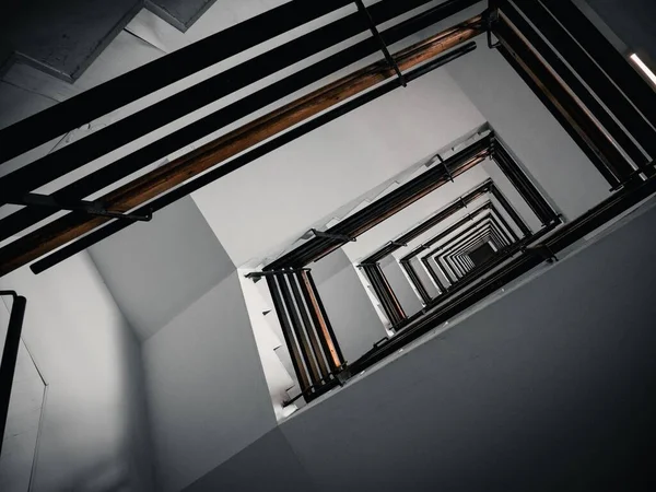 Tiro Ângulo Baixo Caso Escada Girando Centro Clínicas Nápoles Itália — Fotografia de Stock