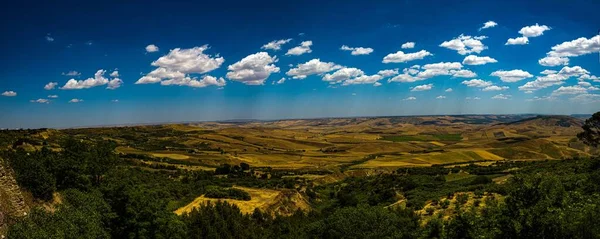 Ett Panorama Landskap Grön Dal Italien Med Klarblå Himmel Bakgrunden — Stockfoto