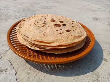 Chapati, rotli, safati, shabaati, phulka, chapo, ve roshi, Indian chapati, poli, buğday unu, tam buğday roti besin roti roti