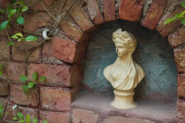 Roma Ceres veya Yunan Demeter 'in mermer heykel başkanı Saray ve park kompleksi parkında