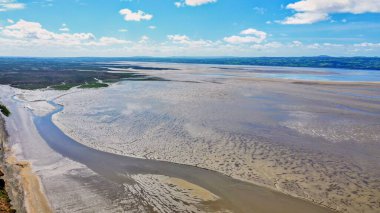 Thurstaston 'daki Dee Nehri' nin havadan görünüşü.