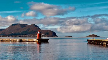 Norveç, Aalesund 'daki deniz fenerinin güzel bir görüntüsü.