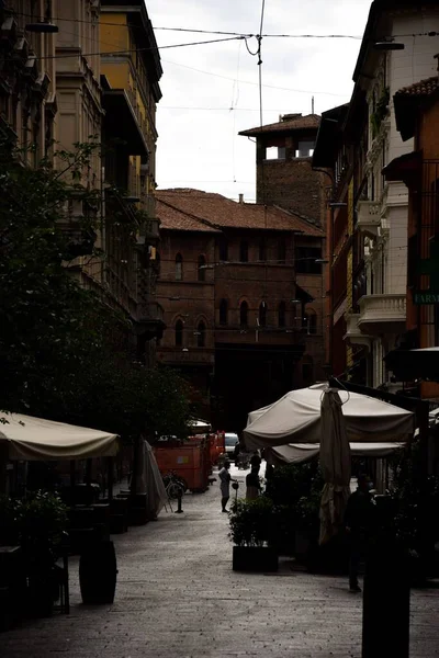 Veduta Verticale Una Strada Nel Centro Bologna Italia Durante Giorno — Foto Stock