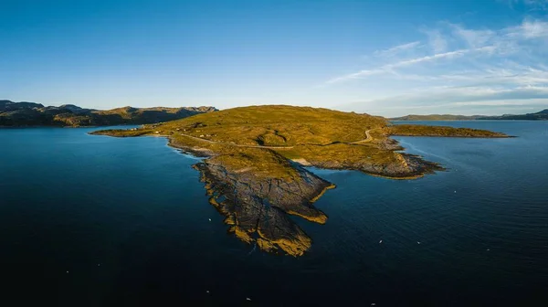 Vue Aérienne Une Rivière Milieu Des Montagnes Dans Nord Norvège — Photo