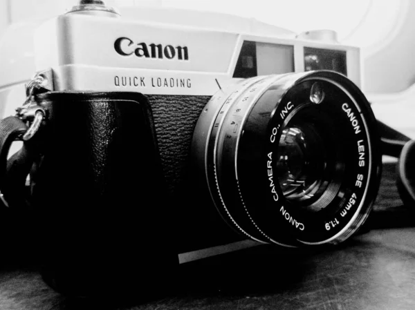 Крупный План Пленочной Камеры Canon Canonet Ql17 Черно Белого Цвета — стоковое фото