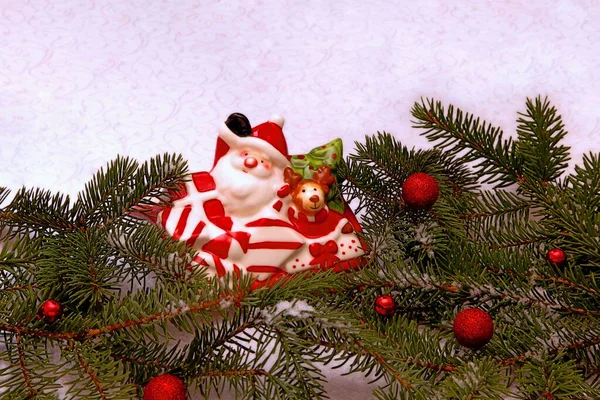 Новый Год Рождество Санта Клаус Собакой Елкой Композиция Фаянса Ручной — стоковое фото