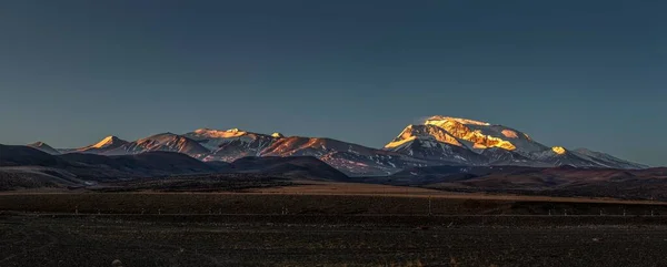 Uma Vista Panorâmica Nascer Sol Com Gurla Mandhata Pico Himalaia — Fotografia de Stock