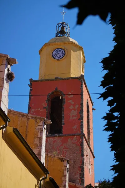 Вертикальный Вид Башню Часами Церковный Колокол Сан Тропе — стоковое фото