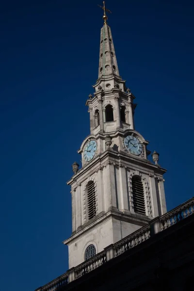 Een Oude Hoge Toren Het Centrum Van Londen — Stockfoto
