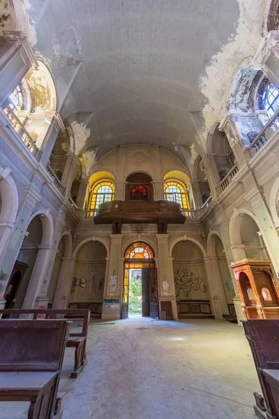 Uma Foto Vertical Uma Antiga Capela Hospital Abandonada Itália Sanatório — Fotografia de Stock