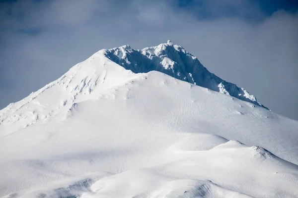 Ein Schneebedeckter Berggipfel Vor Bewölktem Himmel Chile — Stockfoto