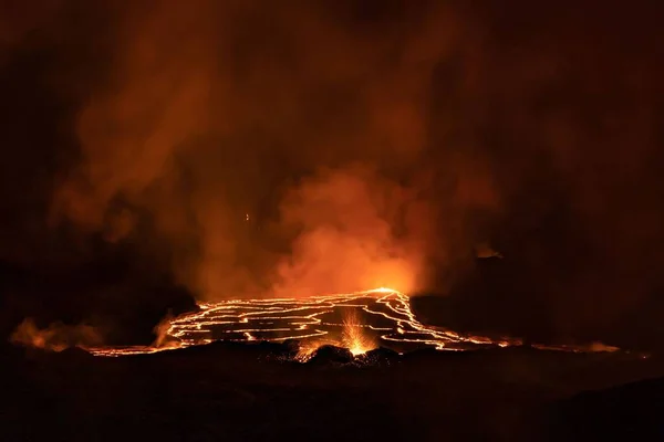 Mauna Kea Haciendo Erupción Disparando Lava Con Una Larga Exposición — Foto de Stock