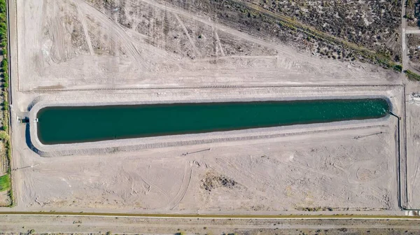 農業用水用人工貯水池の空中図 — ストック写真