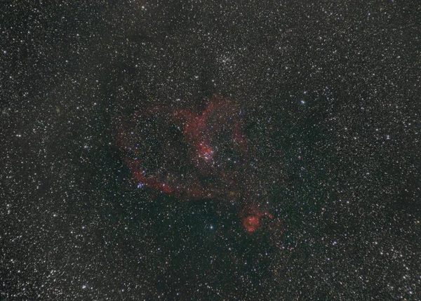 Açık Yıldız Kümesi Pleiades Gece Gökyüzünde Andromeda Galaksisinin Altında Parıldıyor — Stok fotoğraf