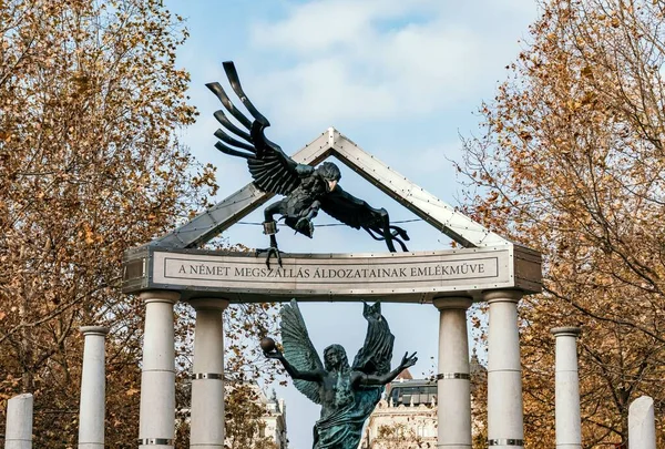 Memorial Victims German Occupation Stone Statues Archangel Gabriel Eagle — Stock Photo, Image