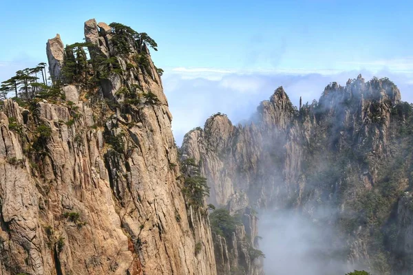中国の黄山山脈の息をのむような景色 — ストック写真