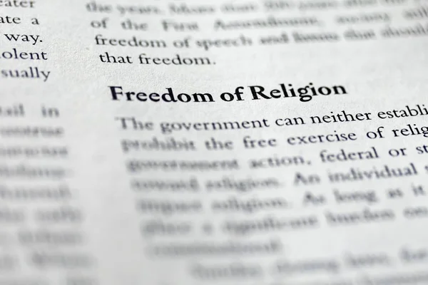 법인체 의법률 교과서에 기록된 종교의 자유를 강조하는 — 스톡 사진