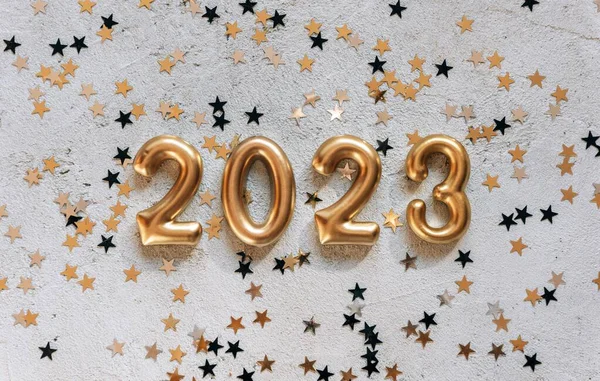 金色数字2023 明亮的混凝土背景 2023年新年背景 — 图库照片