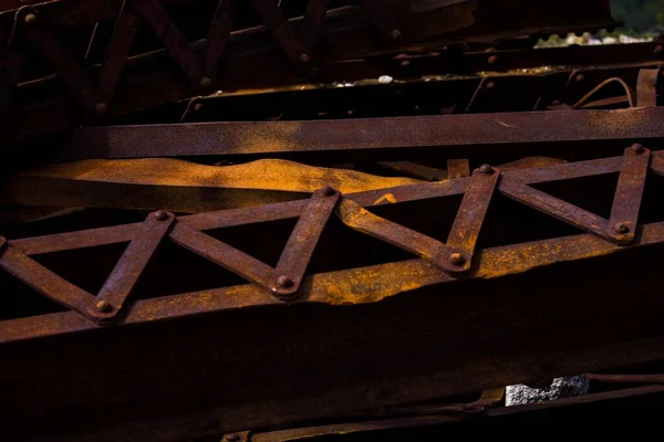 錆びた金属鉄道トラス スカグウェイ アラスカ — ストック写真