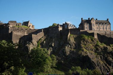 Edinburgh Kalesi 'nin içinde ve çevresinde silah sesleri