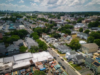 Güneşli bir günde, New Jersey Bergen County 'deki Kuzey Arlington şehrinin hava manzarası.