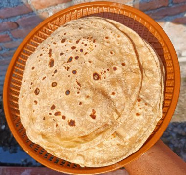 Chapati, rotli, safati, shabaati, phulka, chapo, ve roshi, Indian chapati, poli, buğday unu, tam buğday roti besin roti roti