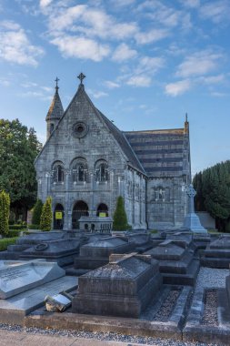 Dublin, İrlanda 'daki Glasnevin bölgesinin mezarlığında bir anıt.