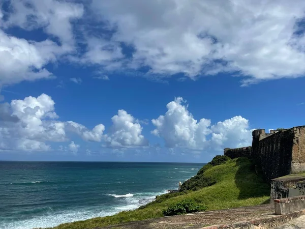 从波多黎各圣胡安大海看Castillo San Felipe Del Morro的风景 — 图库照片
